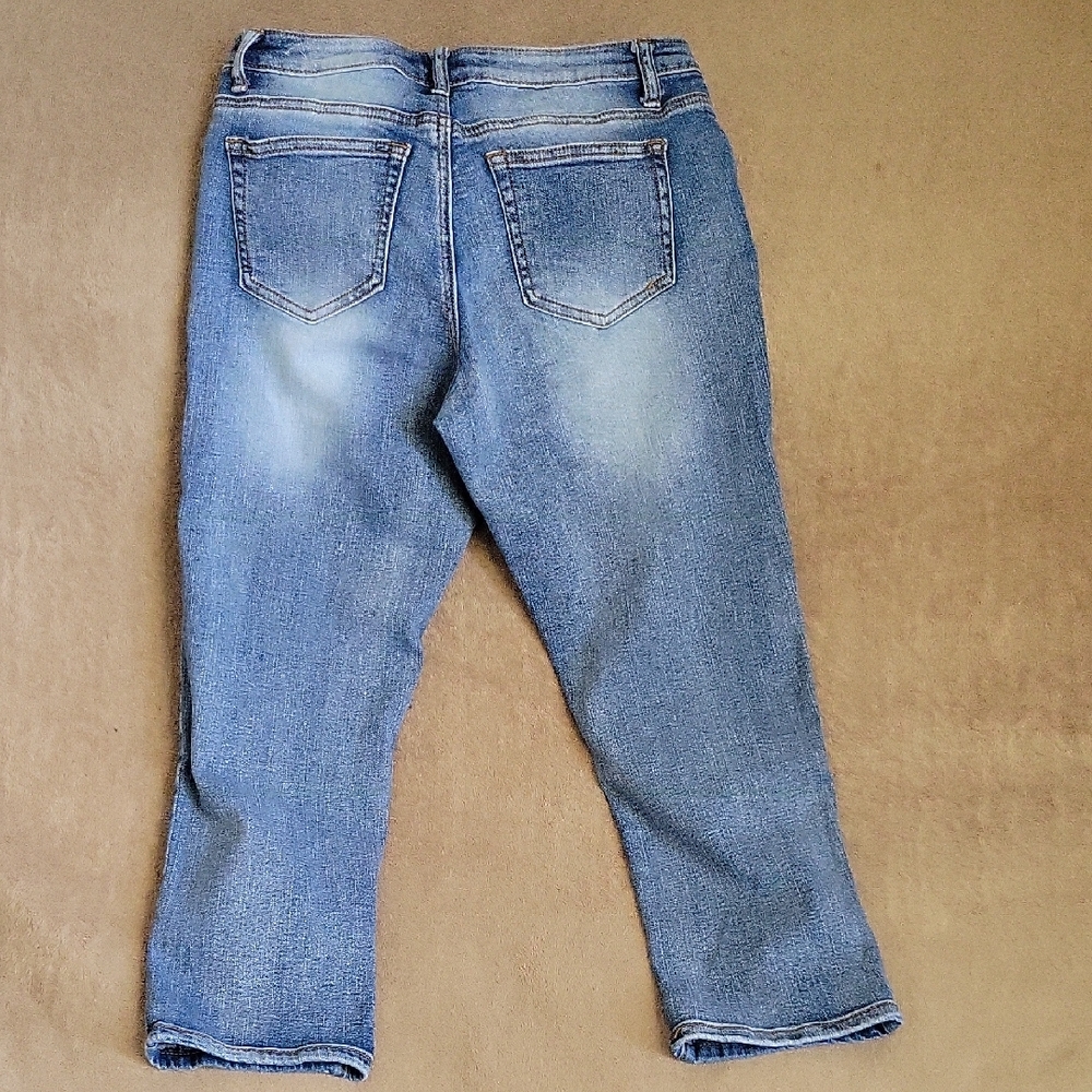 Rue21 Medium Blue Ripped Cropped Jeans - Picture 4 of 4